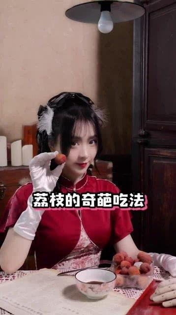 奇葩学姐吃刺角瓜视频大全,视频大全带你领略舌尖上的刺激