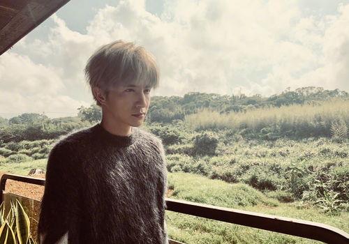 薛之谦吃瓜女主抖音视频,吃瓜群众热议