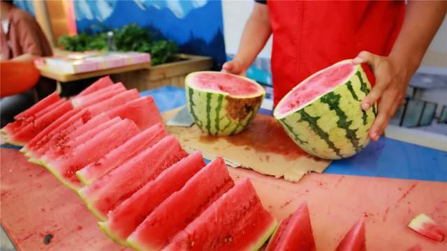 小白兔吃瓜的视频,一场甜蜜的视觉盛宴